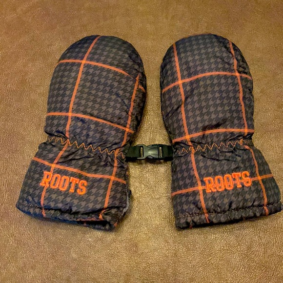 Roots mittens size 18-24 months - Picture 1 of 3